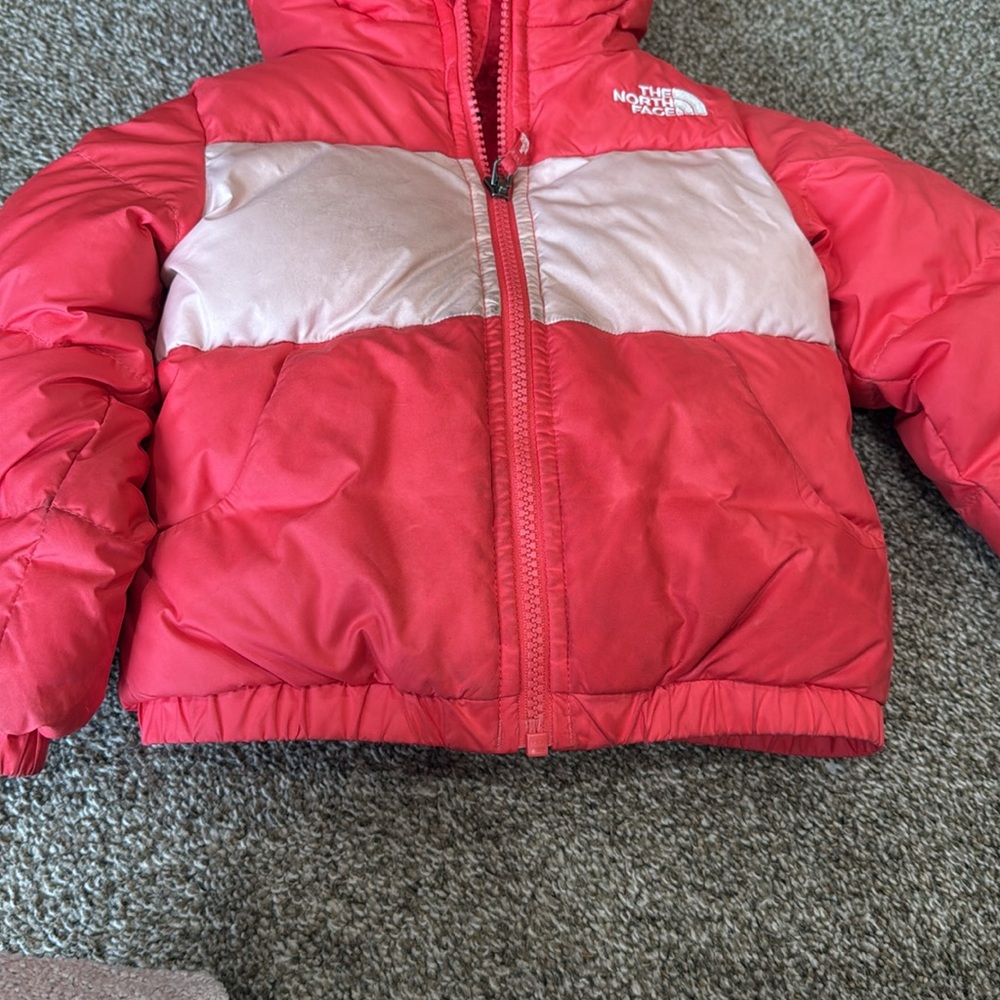 Toddler north face size 2 puffer coat - Picture 4 of 4